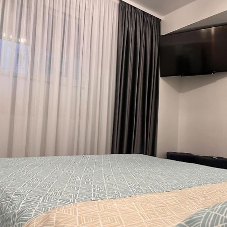 White & Silver Luxury Apartament Craiova Exteriör bild