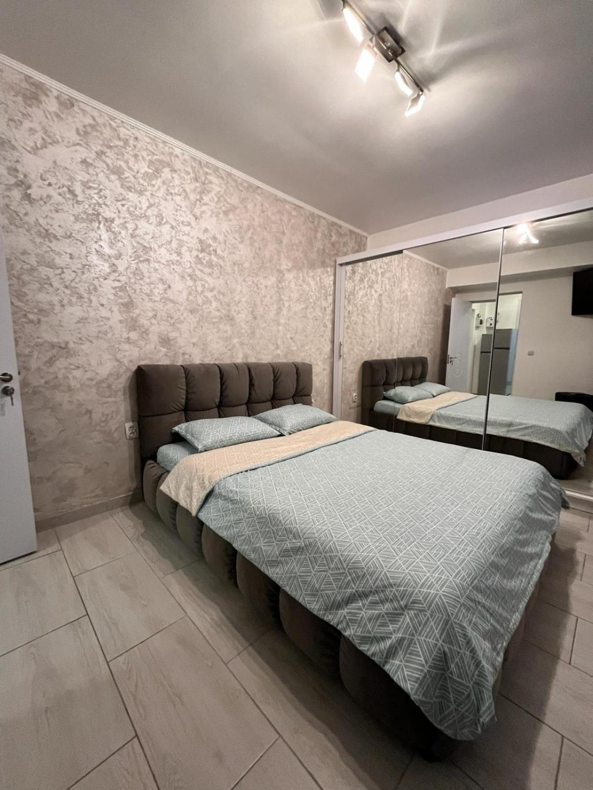 White & Silver Luxury Apartament Craiova Exteriör bild