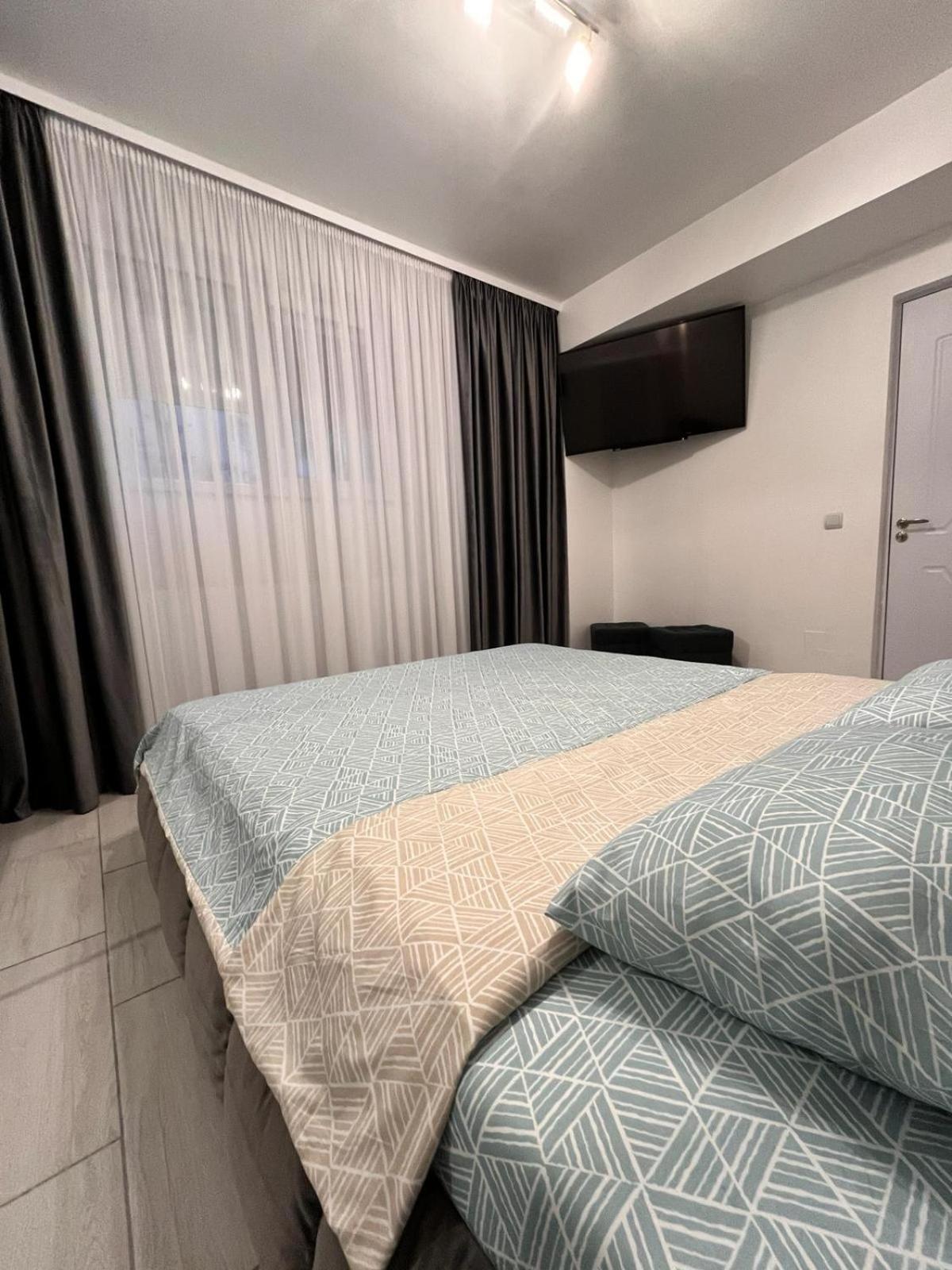 White & Silver Luxury Apartament Craiova Exteriör bild